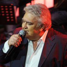 Ο Πασχάλης Τερζής θα κυκλοφορήσει νέο τραγούδι - Ο Χρήστος Νικολόπουλος αποκάλυψε την επιστροφή του λαϊκού ερμηνευτή μετά από χρόνια απουσίας.