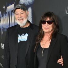 Το Χόλιγουντ και η πολιτική σκηνή των ΗΠΑ θρηνούν τον Ρομπ Ράινερ και τη Μισέλ Σίνγκερ Ράινερ που βρέθηκαν νεκροί - Φίλοι μιλούν για την τεράστια προσφορά του.