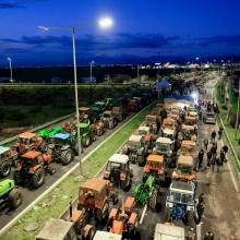  Αγρότες με τρακτέρ τους στη Νίκαια της Λάρισας