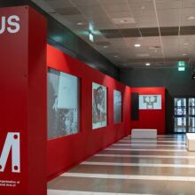 Το MOMUS Air άνοιξε στο αεροδρόμιο «Μακεδονία»: Πύλη πολιτισμού μέσω στρατηγικής συνεργασίας υπουργείου Πολιτισμού, MOMUS και Fraport Greece