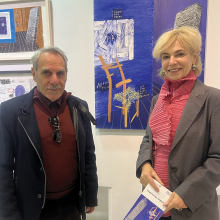 Ο Κυριάκος Μορταράκος με την Κατερίνα Κοσκινά στην Πινακοθήκη Δήμου Αθηναίων, στην αναδρομική έκθεσή του με τίτλο «Αναδρομή».