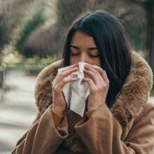 Γρίπη: Προειδοποιήσεις για έξαρση στις γιορτές και αυξημένο κίνδυνο μετάδοσης - Η καθηγήτρια Θ. Ψαλτοπούλου εξηγεί τη δυναμική του στελέχους «Κ»