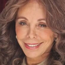 Συγκινεί η Βούλα Πατουλίδου: Ούτε τα στολίδια, ούτε τα πιάτα είχαν ποτέ σημασία, σημασία είχαν οι καρέκλες