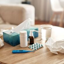 Φάρμακα, χαρτομάντηλα και θερμόμετρο 