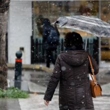 Καιρός: Αρχίζει η ψυχρή εισβολή με βροχές, χιόνια στα ορεινά και πτώση της θερμοκρασίας