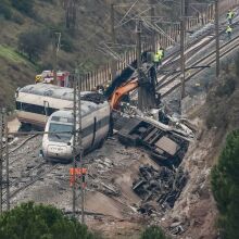 Τραγωδία στην Ισπανία: 45 οι νεκροί από το σιδηροδρομικό δυστύχημα στο Αδαμούθ - Ολοκληρώθηκαν οι έρευνες των σωστικών συνεργείων στην Ανδαλουσία.