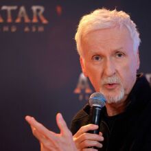 Ο σκηνοθέτης Τζέιμς Κάμερον μετακομίζει μόνιμα στη Νέα Ζηλανδία, καταγγέλλοντας την κοινωνική αποδιοργάνωση στις ΗΠΑ: «Όλοι είναι έτοιμοι να αλληλοσπαραχθούν»