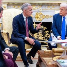 Με δασμούς 100% απειλεί τον Καναδά ο Τραμπ - «Η Κίνα θα φάει την χώρα ζωντανή»Με δασμούς 100% απειλεί τον Καναδά ο Τραμπ - «Η Κίνα θα φάει την χώρα ζωντανή»