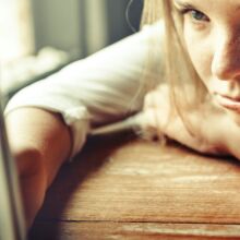 Η προβληματική χρήση κινητών και social media σε εφήβους συνδέεται με αυξημένο κίνδυνο ψυχικών διαταραχών και χρήσης ουσιών, σύμφωνα με νέα μελέτη.