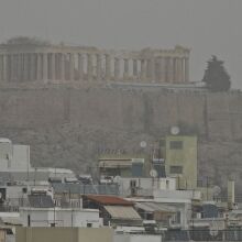 H αφρικανική σκόνη «έπνιξε» την Αθήνα: Αποπνικτική η ατμόσφαιρα 