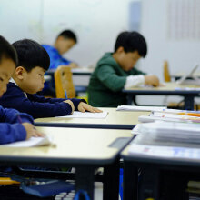 Ti Kosmos Podcast | Τι κρύβεται πίσω από την εκπαιδευτική επιτυχία της Κίνας;