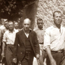 Φωτογραφία που φέρεται να απεικονίζει την εκτέλεση 200 Ελλήνων αντιστασιακών στο Σκοπευτήριο της Καισαριανής το 1944