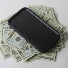 Mobile money: Συναλλαγές τρισεκατομμυρίων εκτός τραπεζικού συστήματος