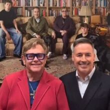 Το πορτρέτο του Έλτον Τζον και της οικογένειάς του εκτίθεται στην Εθνική Πινακοθήκη στο Λονδίνο, σε έργο της Κάθριν Όπι που εγκαινιάζει νέα έκθεση.