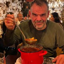 Για live jazz και καυτερά γκούλας στο απίθανο “For Sale Pub” της Βουδαπέστης