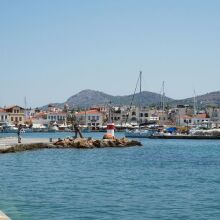 Αίγινα: Η Περιφέρεια δείχνει τον Δήμο για τις βλάβες στον υποθαλάσσιο αγωγό και τα προβλήματα υδροδότησης