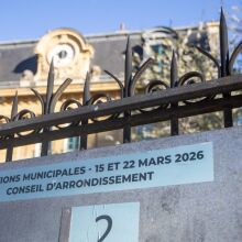 Η Γαλλία ψηφίζει στον πρώτο γύρο των δημοτικών εκλογών - Κρίσιμες μάχες σε Παρίσι και Μασσαλία, με τη συμμετοχή στο 20% το μεσημέρι.