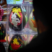 Βιτρίνα με σοκολατένια αυγά για το Πάσχα