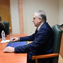 Ο Τάκης Θεοδωρικάκος στη συνάντηση με πρατηριούχους για τη σχεδιαζόμενη απεργία στα βενζινάδικα