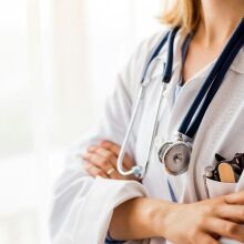 Πάνω από 5.400 γιατροί έχουν φύγει από τη χώρα τα τελευταία 5 χρόνια - Γιατί μετακινούνται, τι αναζητούν