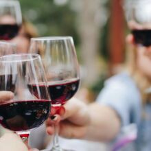 5 value for money ερυθρές ετικέτες για το πασχαλινό τραπέζι