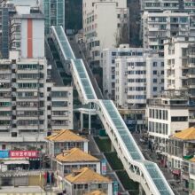 Αυτή είναι η μεγαλύτερη κυλιόμενη σκάλα στον κόσμο  - Πού βρίσκεται, η διαδρομή κρατά πάνω από 20 λεπτά