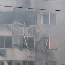 Τρύπα σε πολυκατοικία μετά τη ρωσική επίθεση με drone στην Οδησσό