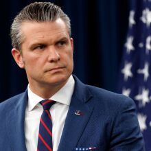 Το Πεντάγωνο υπεραμύνεται του Πιτ Χέγκσεθ, ο οποίος χρησιμοποίησε προσευχή με ατάκες από το Pulp Fiction για τη διάσωση Αμερικανών πιλότων από το Ιράν.