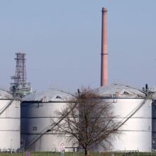 Οι τιμές ενέργειας υποχώρησαν κατά 10% μετά την απόφαση του Ιράν να ανοίξει τα Στενά του Ορμούζ, ενισχύοντας τις ελπίδες για αποκλιμάκωση της κρίσης.