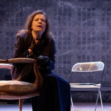 Ο Ουρανός Κατακόκκινος στον γαλαξία της Αναγνωστάκη - Μπήκαμε στις πρόβες της παράστασης στο Θέατρο Ψυρρή