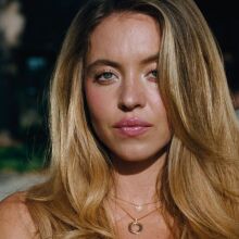 Η αμερικανική σημαία, η Σίντνεϊ Σουίνι και πώς μια γυμνή σκηνή έφτασε να προκαλεί αισθήματα αποστροφής