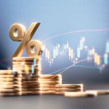 Ιστορικό υψηλό για το διαθέσιμο εισόδημα το 2025, με ώθηση από την αύξηση μισθών και τη μείωση της ανεργίας, συμπαρασύροντας ανοδικά και την κατανάλωση.