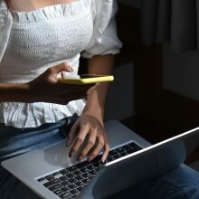 Έρευνα: Η διαδικτυακή βία και τα deepfakes ωθούν γυναίκες εκτός εργασίας και δημόσιας ζωής - Προκαλούν άγχος, κατάθλιψη και αυτολογοκρισία