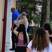 Υποψήφιοι των Πανελληνίων προσέρχονται σε εξεταστικό κέντρο Πανελληνίων 2026