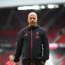 Premier League: Η Λίβερπουλ απέλυσε τον Άρνε Σλοτ μετά την κακή σεζόν, παρά την περσινή κατάκτηση του τίτλου - Φήμες για αντικατάσταση από τον Αντόνι Ιραόλα.