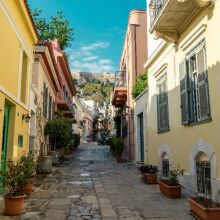Το ΣτΕ καλείται να αποφασίσει αν μπορούν να λειτουργούν Airbnb στην περιοχή της Πλάκας