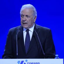 Κομισιόν για δηλώσεις Αβραμόπουλου: Το 2022 κάναμε εσωτερικό έλεγχο, όχι έρευνα