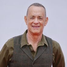 Ο Τομ Χανκς γιόρτασε τα 70ά γενέθλια του με μια βουτιά στη θάλασσα από μεγάλο ύψος