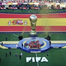 Η FIFA αναμένεται να ανακοινώσει έσοδα-ρεκόρ 15 δισ. δολαρίων από το Μουντιάλ 2026 υπερβαίνοντας τις προβλέψεις και ενισχύοντας τη θέση του Τζιάνι Ινφαντίνο.