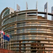 Business Backstage: Επίδομα με ημερομηνία λήξης - Τράπεζα με κατώτατο 1600 ευρώ - Ακόμη και ο Γκέιτς φοβάται τo AI
