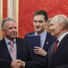 Ο Βλαντίμιρ Πούτιν υποδέχθηκε στη Μόσχα τους Αμερικανούς απεσταλμένους Τζάρεντ Κούσνερ και Στιβ Γουίτκοφ για ειρηνευτικές συνομιλίες - Επόμενος σταθμός το Κίεβο