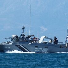 Βύθιση ταχύπλοου σκάφους στο Δεβελίκι Χαλκιδικής λόγω πυρκαγιάς - Κολύμπησε μέχρι την ακτή και είναι καλά στην υγεία του ο μοναδικός επιβαίνων.