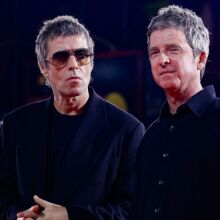 Θερμή υποδοχή στη Βενετία για το ντοκιμαντέρ των Oasis - Νόελ και Λίαμ Γκάλαχερ καταχειροκροτήθηκαν, πυροδοτώντας φήμες για νέα περιοδεία το 2027.