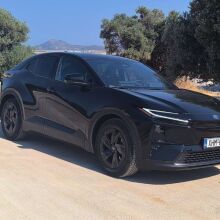 Οδηγούμε το ηλεκτροκίνητο Toyota C-HR+, ένα αυθεντικό C-SUV BEV με την σφραγίδα του κολοσσού της αυτοκίνησης