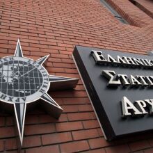 Στο 2,1% ανήλθε η ανάπτυξη της ελληνικής οικονομίας το 2025 σύμφωνα με τα αναθεωρημένα στοιχεία της ΕΛΣΤΑΤ, με τις επενδύσεις να σημειώνουν αύξηση 8%.