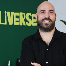 Ο Παναγιώτης Καρδερίνης και το Oliverse του