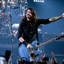 Ντέιβ Γκρολ: Μια ροκ ιστορία ζωής από τους Nirvana στους Foo Fighters και ακόμα πιο μακριά…