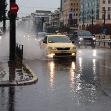Κυκλοφοριακό χάος στους δρόμους της Αθήνας λόγω της κακοκαιρίας Byron - Η κίνηση στους βασικούς οδικούς άξονες