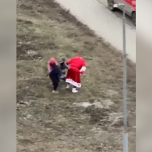 Άγιος Βασίλης, Spider-man και Μίκι Μάους πιάστηκαν στα χέρια 