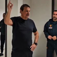 Το «ευχαριστώ» του Αταμάν στα αποδυτήρια: Μου έβριζαν τη μάνα, δώσατε την απάντηση στο παρκέ